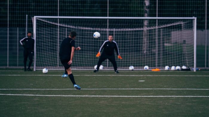 Football goalkeeping tips for beginners